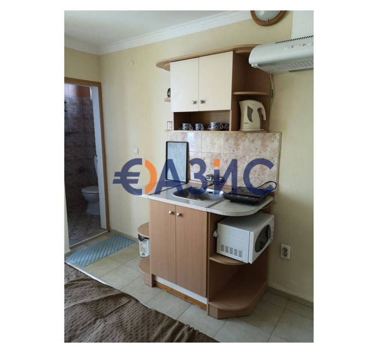 Два самостоятелни етажа на къща за гости с вътрешен двор в курортното