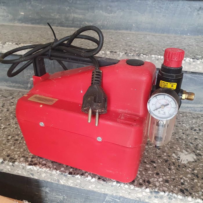 Италиански компресор за аерограф