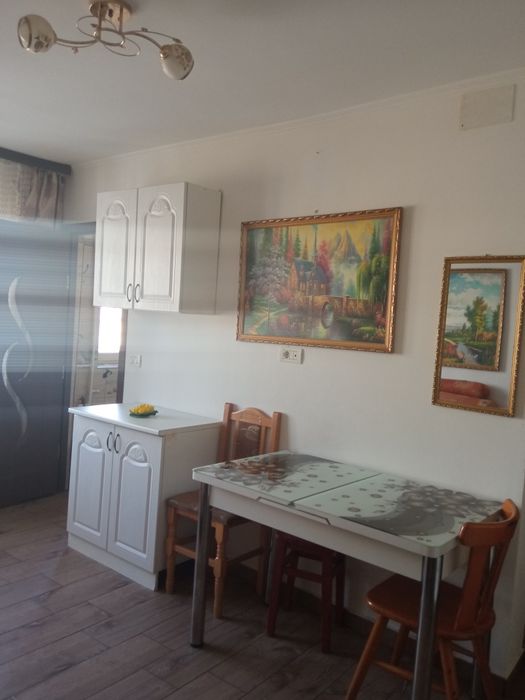 Închiriez  apartament 3 camere