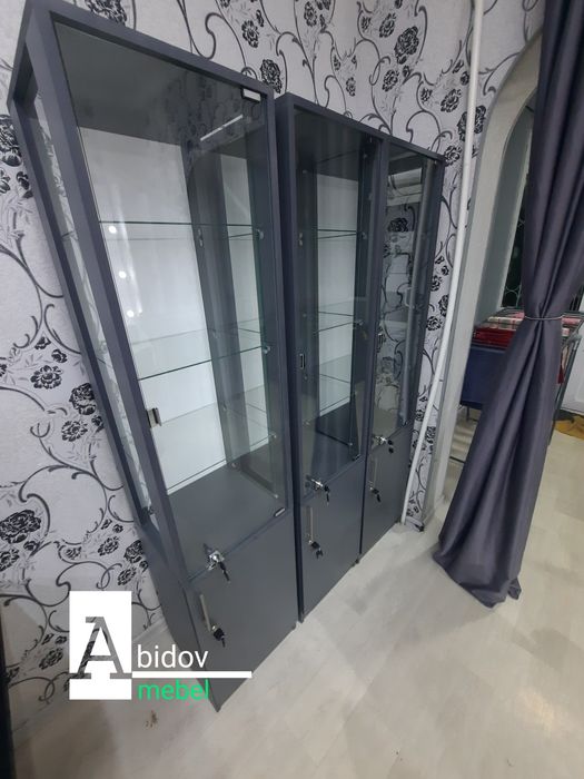 Стильный функциональный стеллаж, витрина, пенал, шкаф для бизнеса