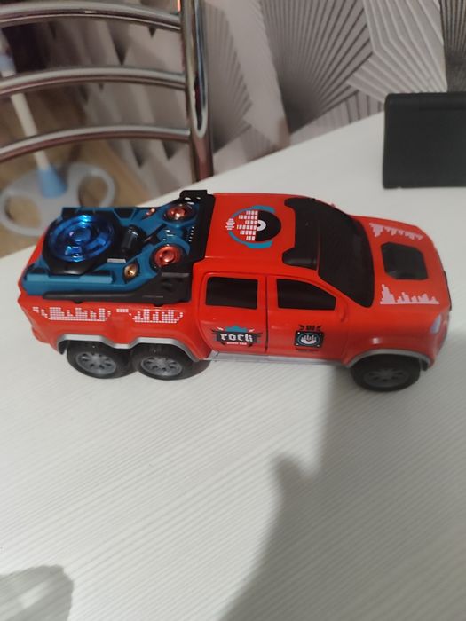 Продаю машинку.      ..