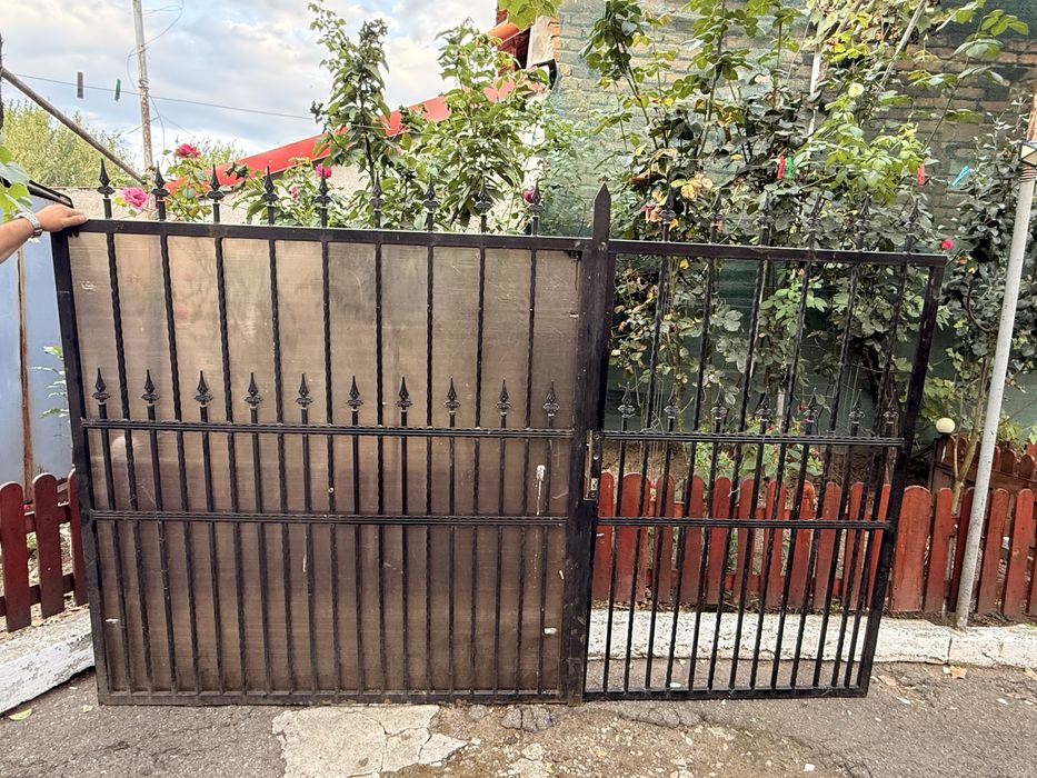 Vand poarta cu portita