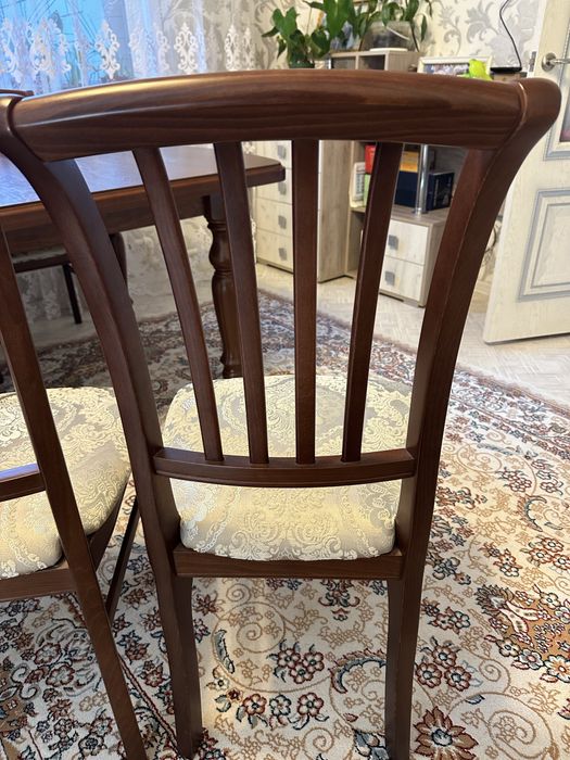 Продам обеденный стол