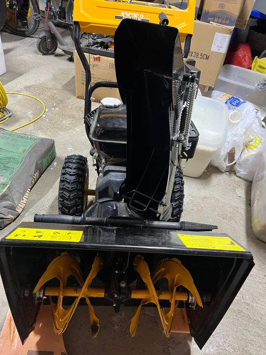 Продам снегоуборщик в идеальном состоянии.