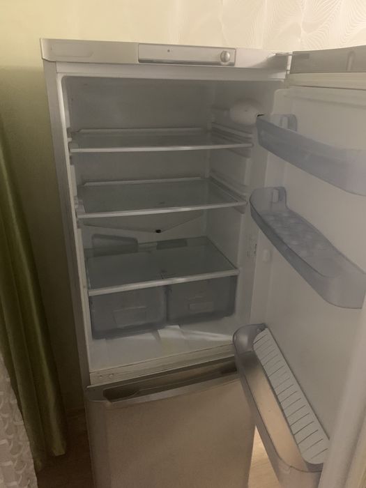 Холодильник б/у indesit