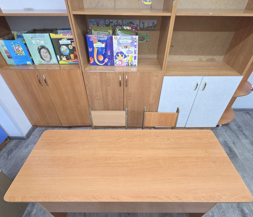 Парламент продам парты