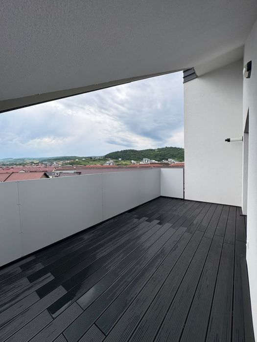Inchiriez apartament  floresti
