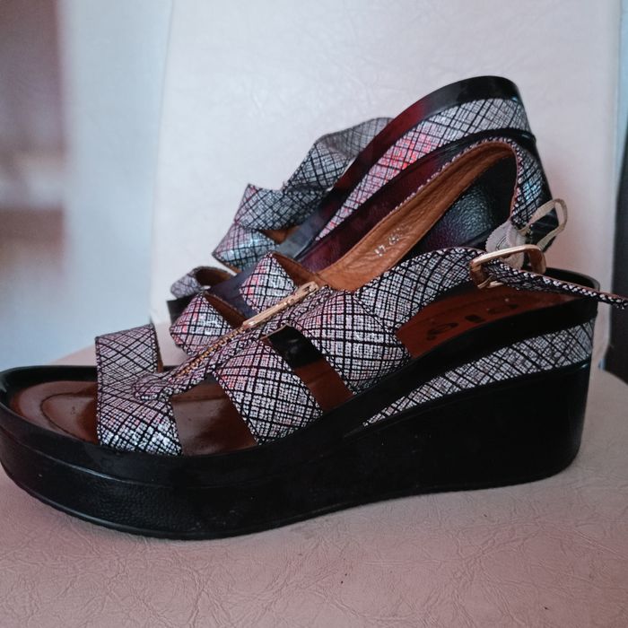 Продам сандали, новые