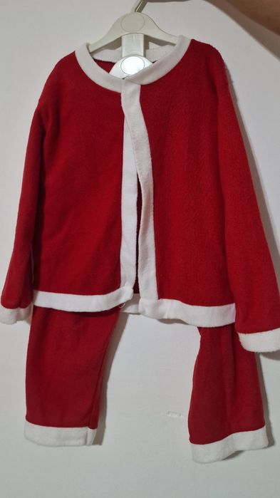 Санта, қоян, ақ көйлектер. Прокатқа беріледі.