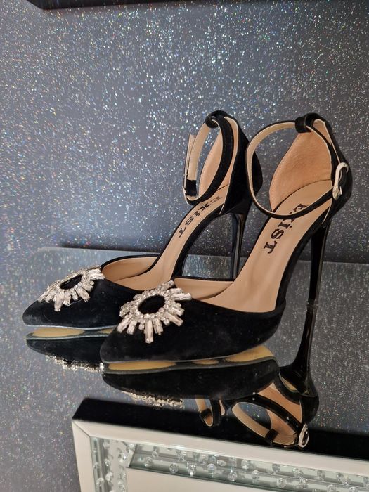 Pantofi decupați cu broșa cristal