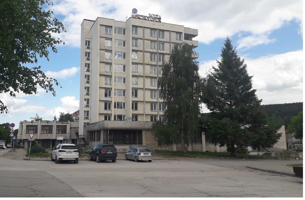 450кв.м партер център гр. Сливница