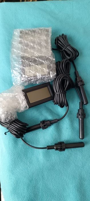 Дигитален уред за измерване на температура и влага