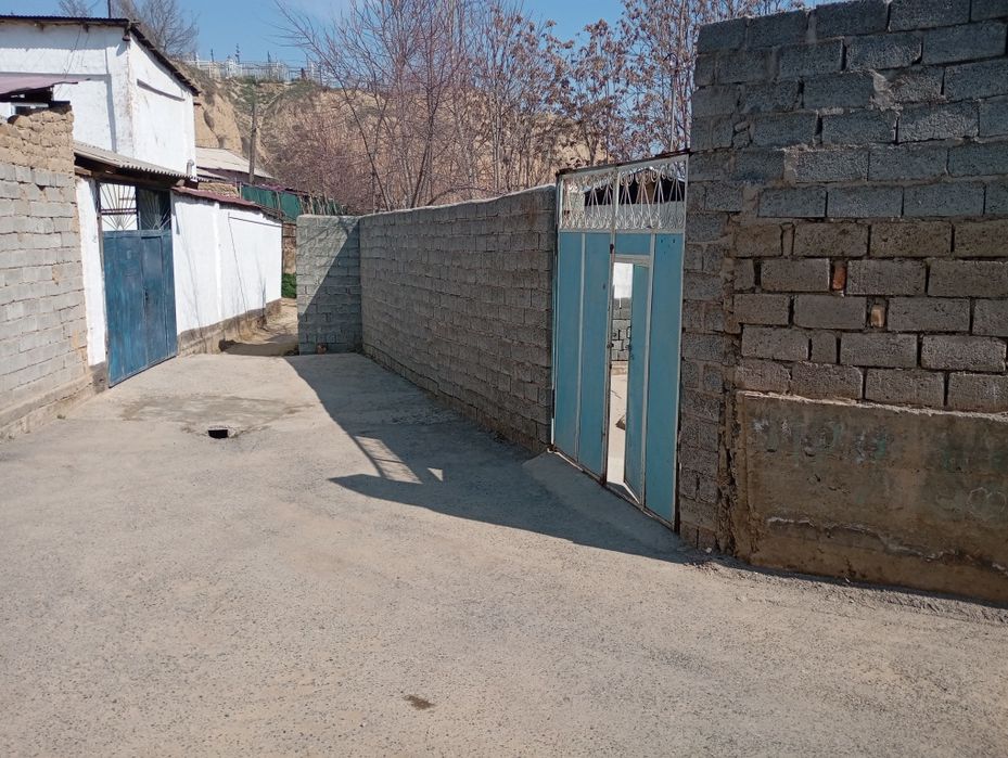 Ер сотилади дакументи Уй Билан битта уйимни орка тамони,ЗАЛИНИГА.