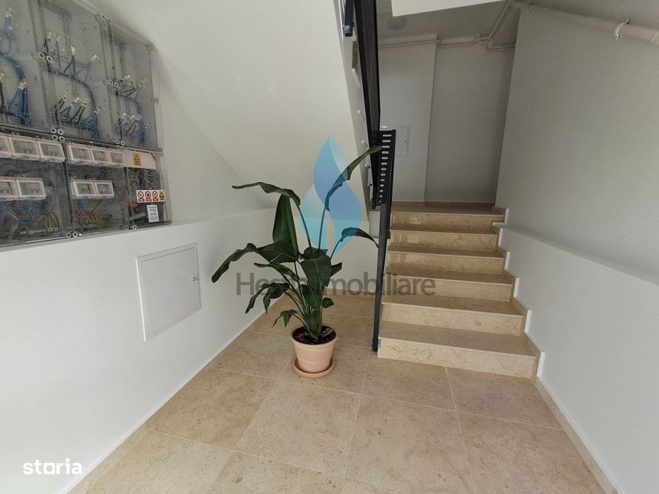 Apartament cu trei camere, capat Pacurari, bloc nou.