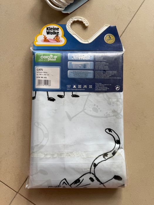 Перде за баня с котки