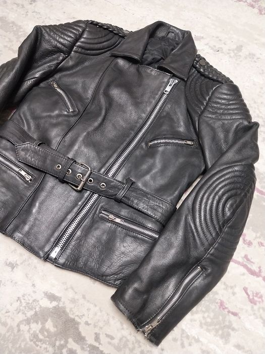 Geaca de piele damă.