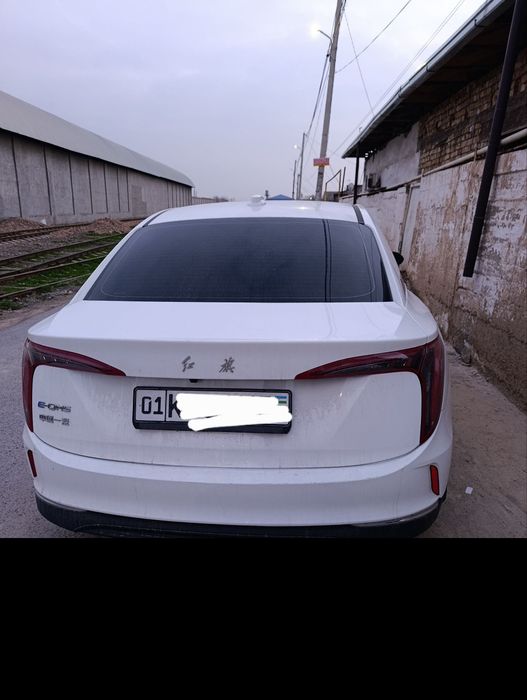 Hongqi EQM5-450км срочно.