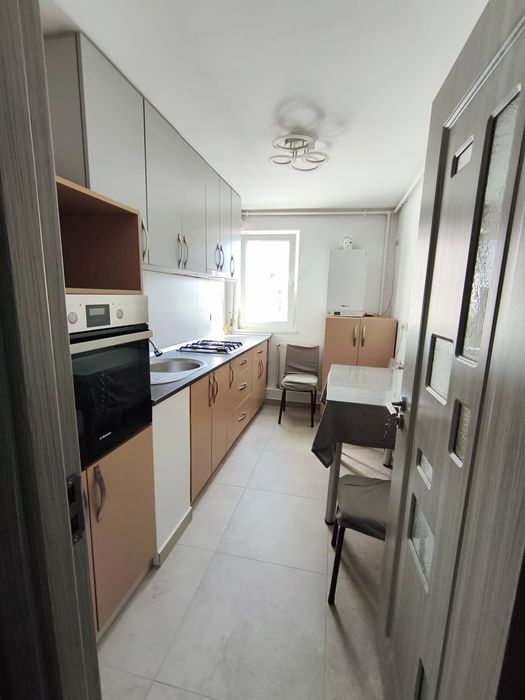 De închiriat Apartament 3 camere piata Progresului