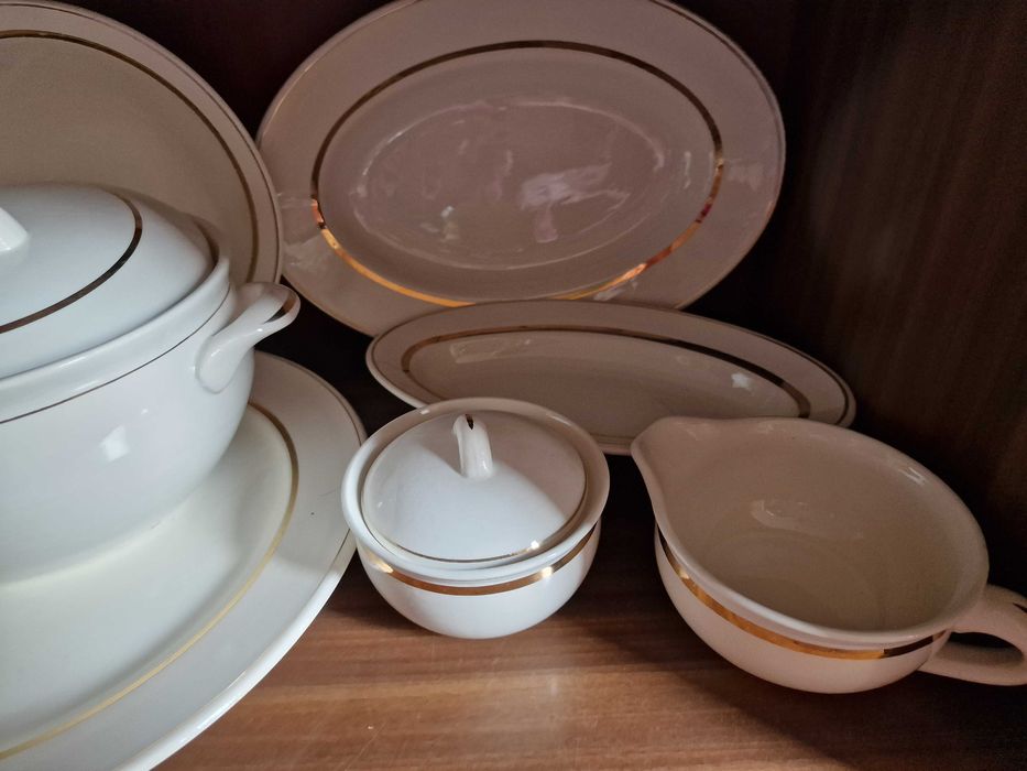 Набор  столовой посуды