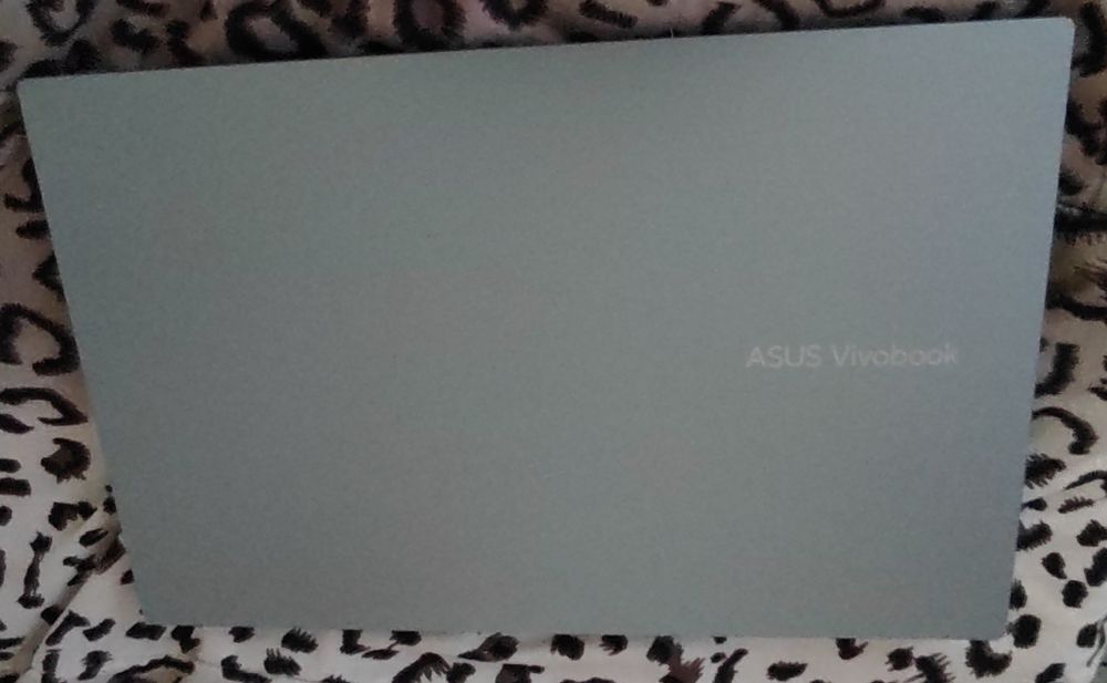 ASUS Vivobook 15 – Бърз, стилен и като нов!