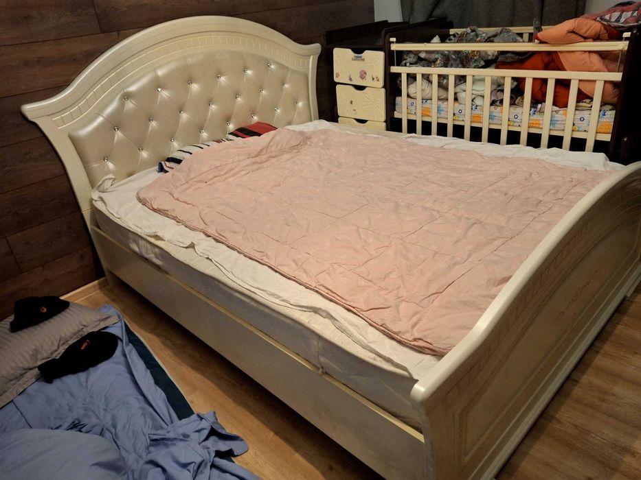 Кровать двуспальная