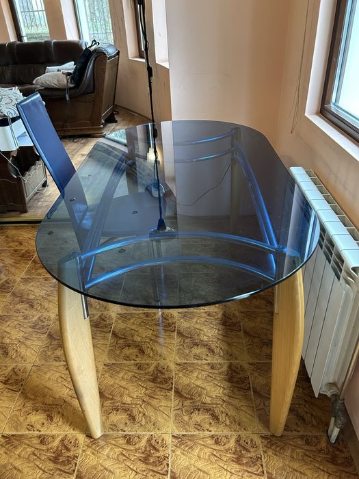 Трапезарна стъклена маса с 6 стола, включени в цената