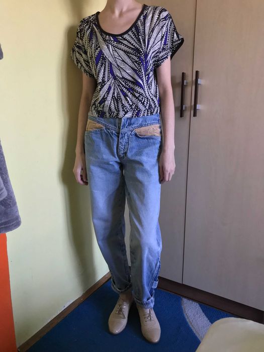 tricou scurt cu decupaj la spate