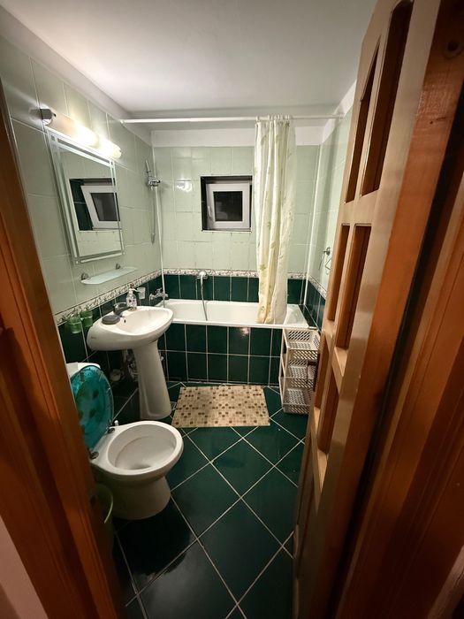 Închiriez apartament Iași 3 camere, 2 băi decomandat  str Păcurari