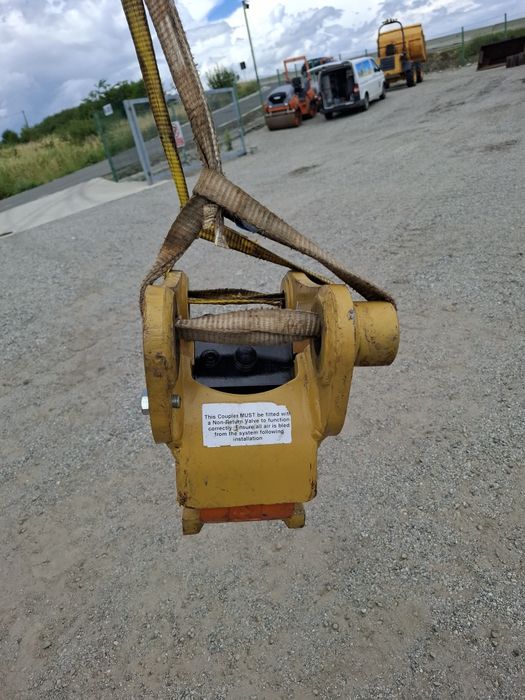 Cuplaj rapid hidraulic, bolțuri 45mm pt buldo excavator 3CX/4CX nou