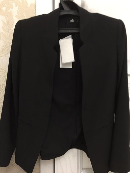 Продаю пиджак женский брендadL