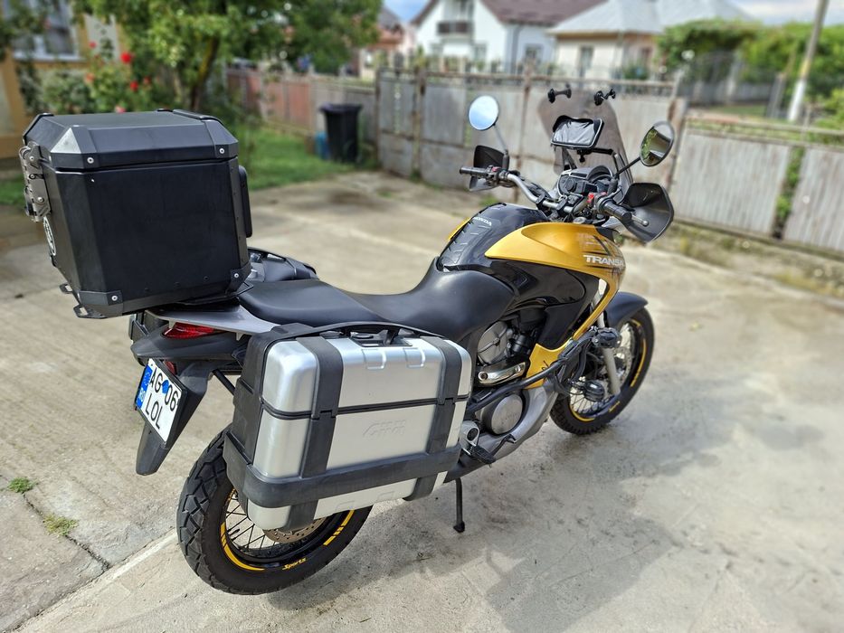 Honda Transalp XL 700 V cu ABS