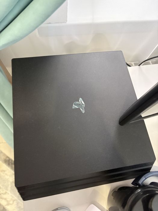 продам ps 4 pro на 1 tb
