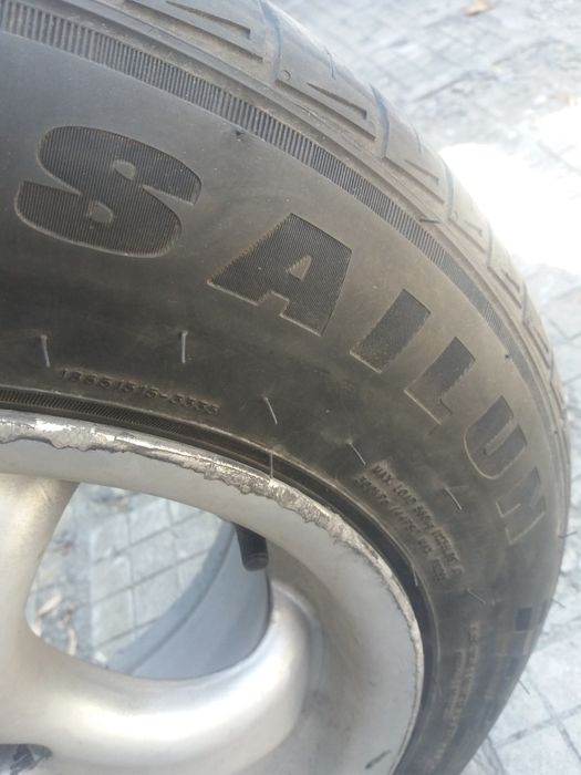 Продавам летни гуми с лети джанти 185/65 R15