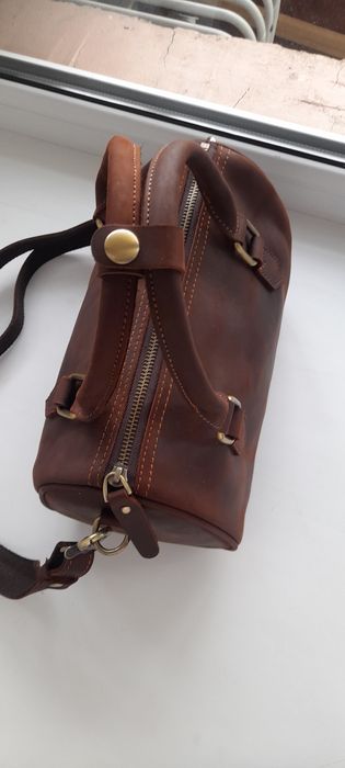 Продам женскую кожаную сумку