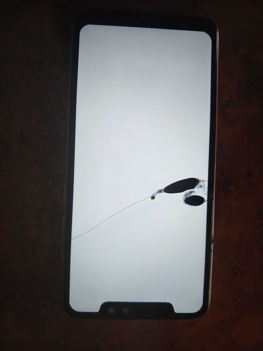 Telefon redmi 6 pro + korobka + chehol + amerikanskiy fleshka 8gbli