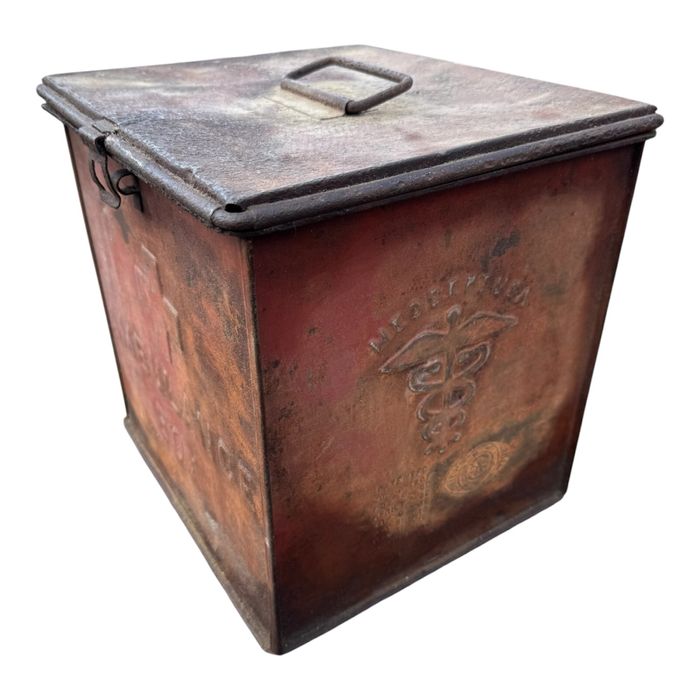 Cutie de prim ajutor interbelic