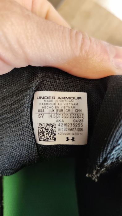 Adidași Under Armor 37.5