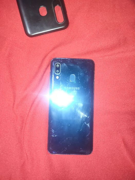 Продам Samsung Galaxy A20