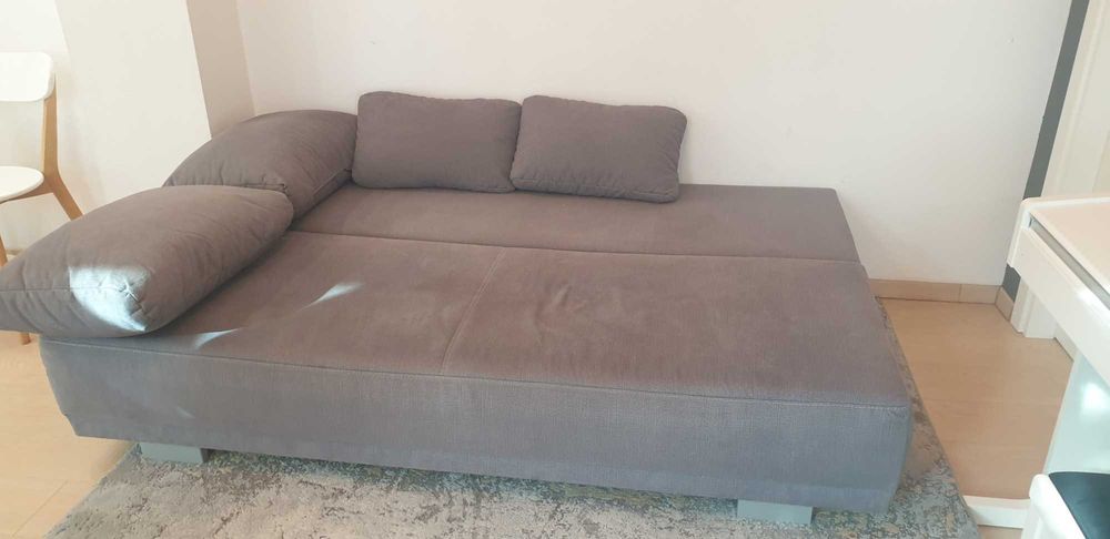Vand canapea extensibila mobexpert 990 ron negociabila. Cumparata cu 2196ron. DE RECUPERAT IN CONSTANTA.