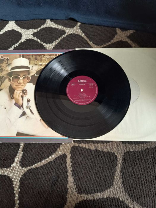 Грамофонна плоча на Елтън Джон