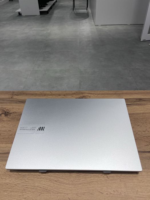 Ноутбук Asus Vivobook X16