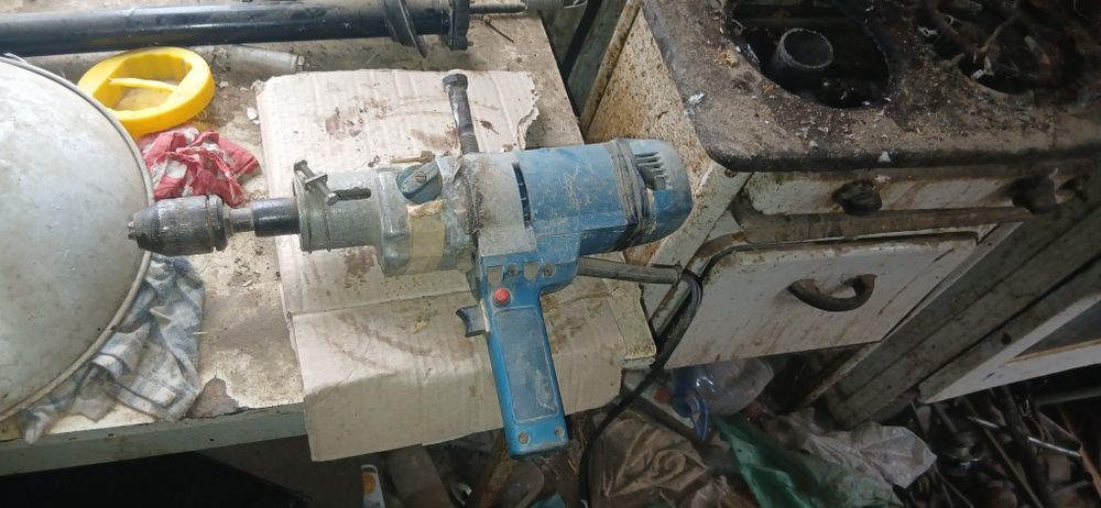 Продаю строительны дрель