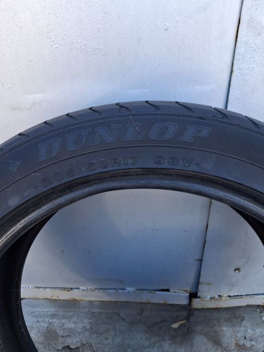 Продам шины летние комплект Дунлоп