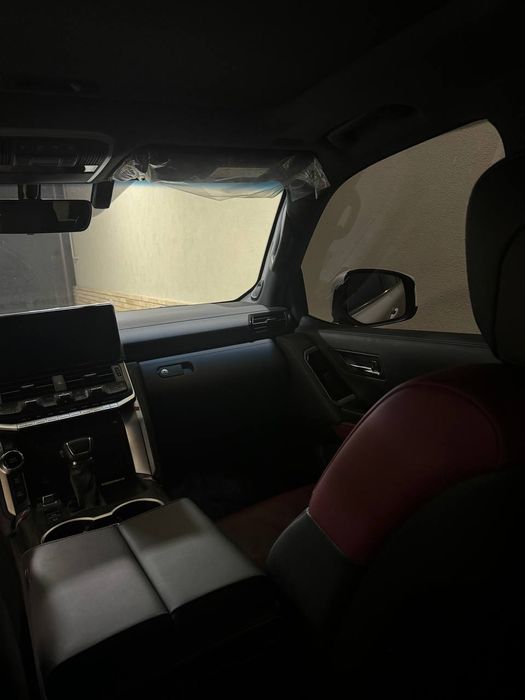 2023 yilda ishlab chiqarilgan Toyota Land Cruiser 300 full avtomobili
