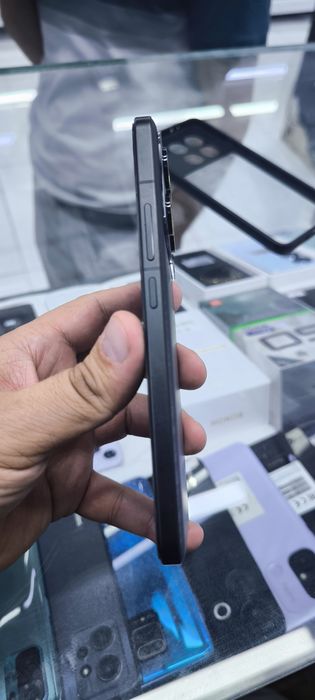 poco F6 pro 12/512 qora