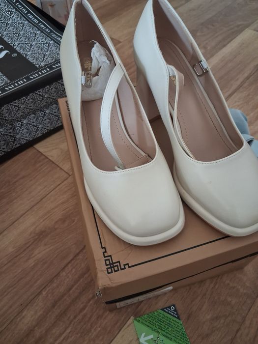Продам туфли женские