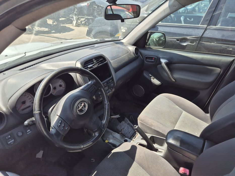Dezmembram Toyota Rav 4 2005 2.0d 4x4