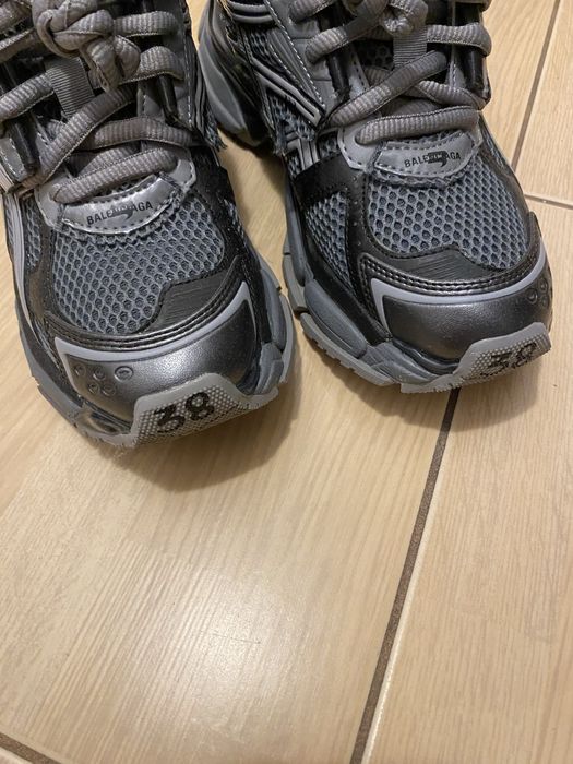Balenciaga Runners 38