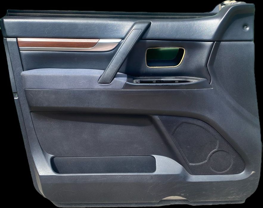 Mitsubishi Pajero 4. Автокарты, дверные карты, обшивка дверей.