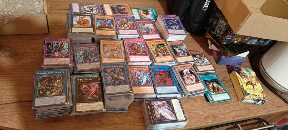 Vând lot de 1000 de cărți Yu-Gi-Oh Konami Licensed!
